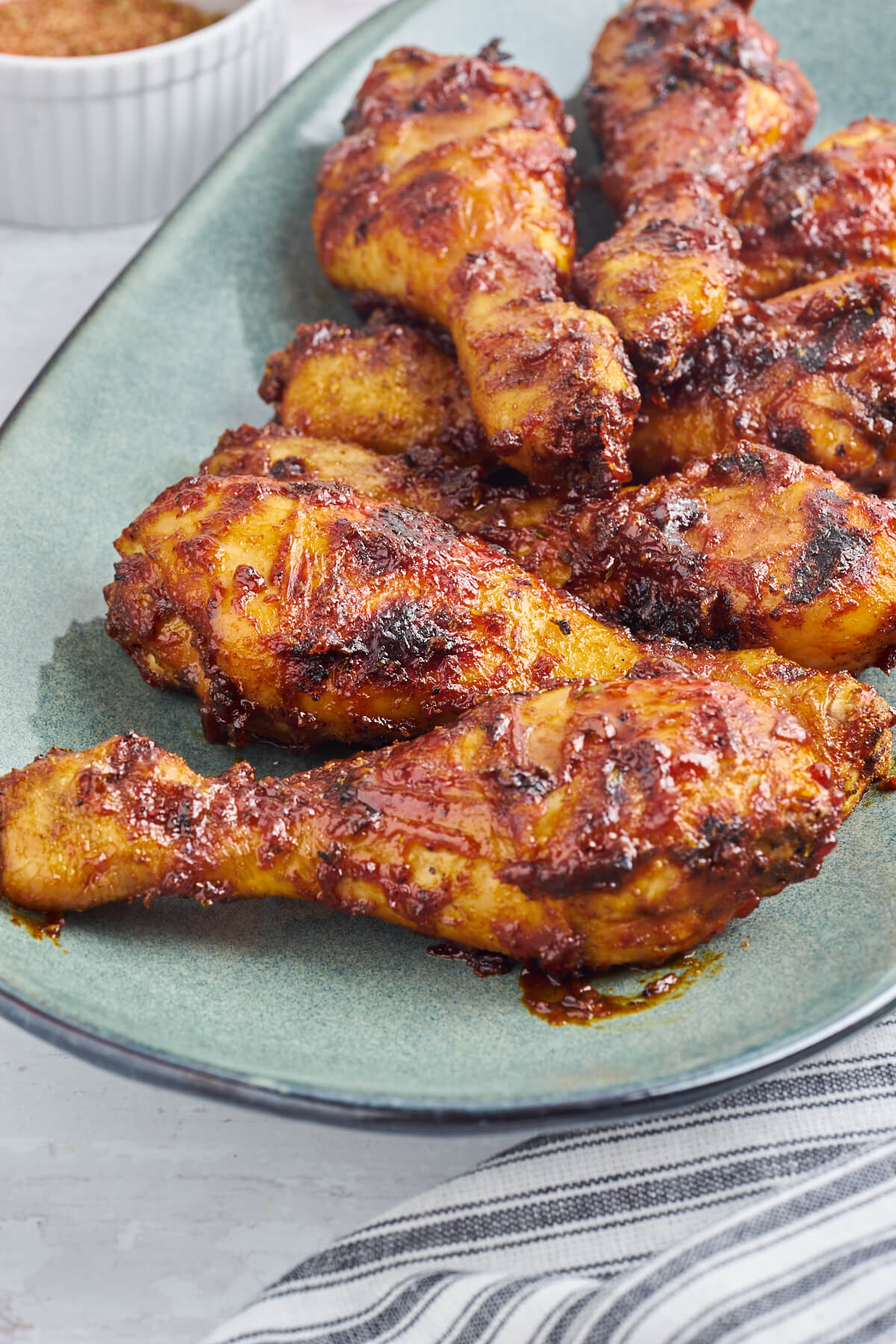 Grilled BBQ chicken legs - Easy recipe for drumsticks on grill